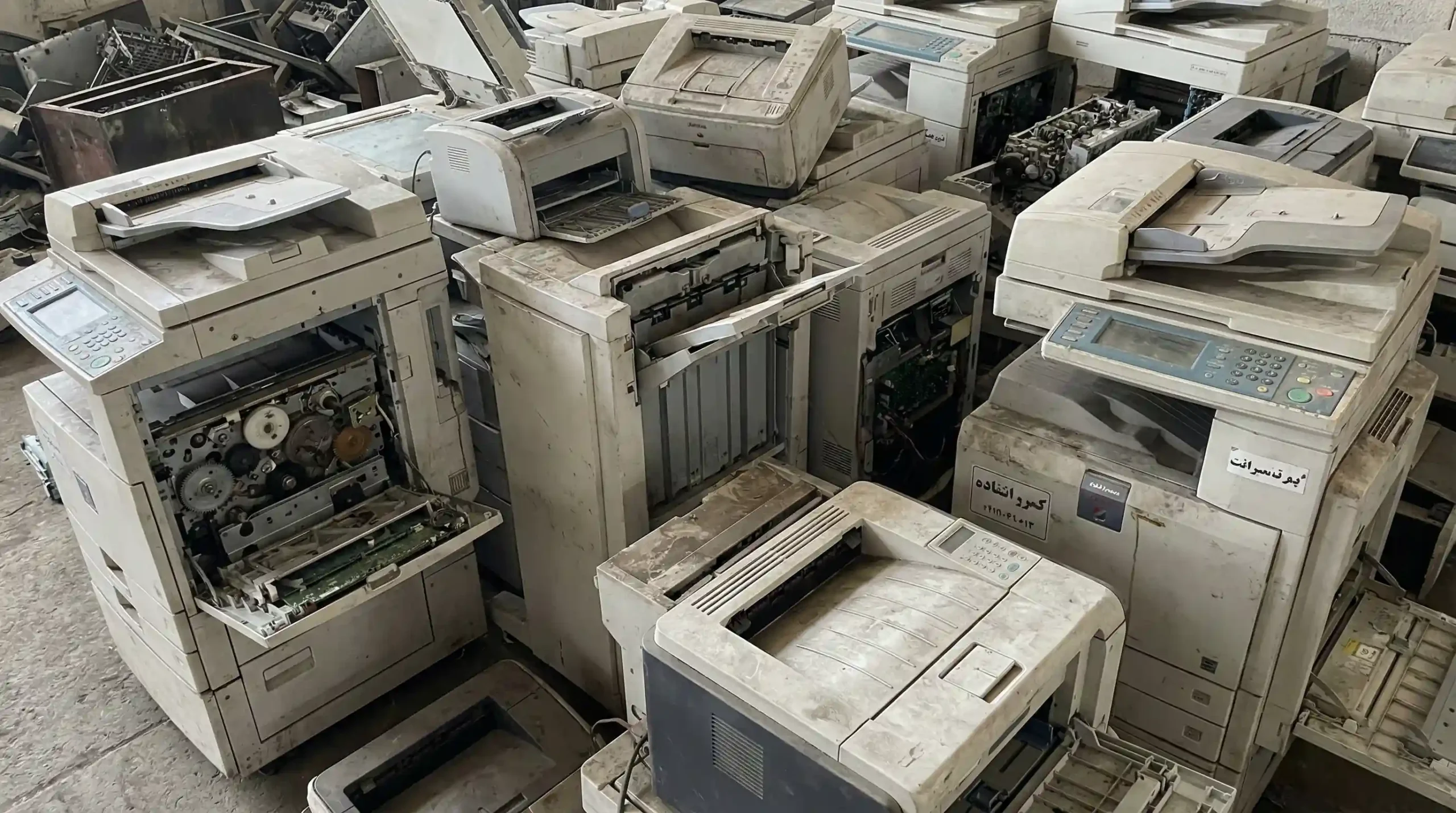 انبار ضایعات پرینترهای لیزری و دستگاه کپی ایستاده اسقاطی